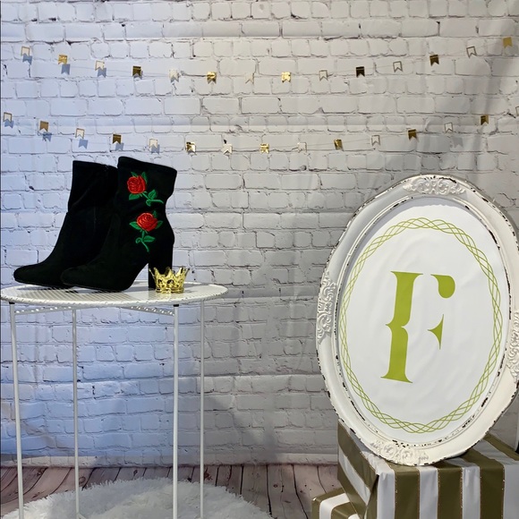 Give Me Roses Booties - Picture 1 of 4